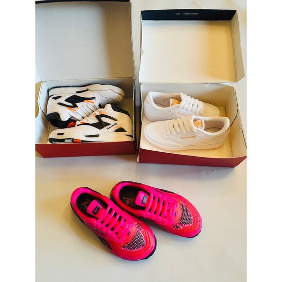 Set of 3 MINI replica Reebok sneakers part of the "Mini Brands" collection - Picture 3 of 6